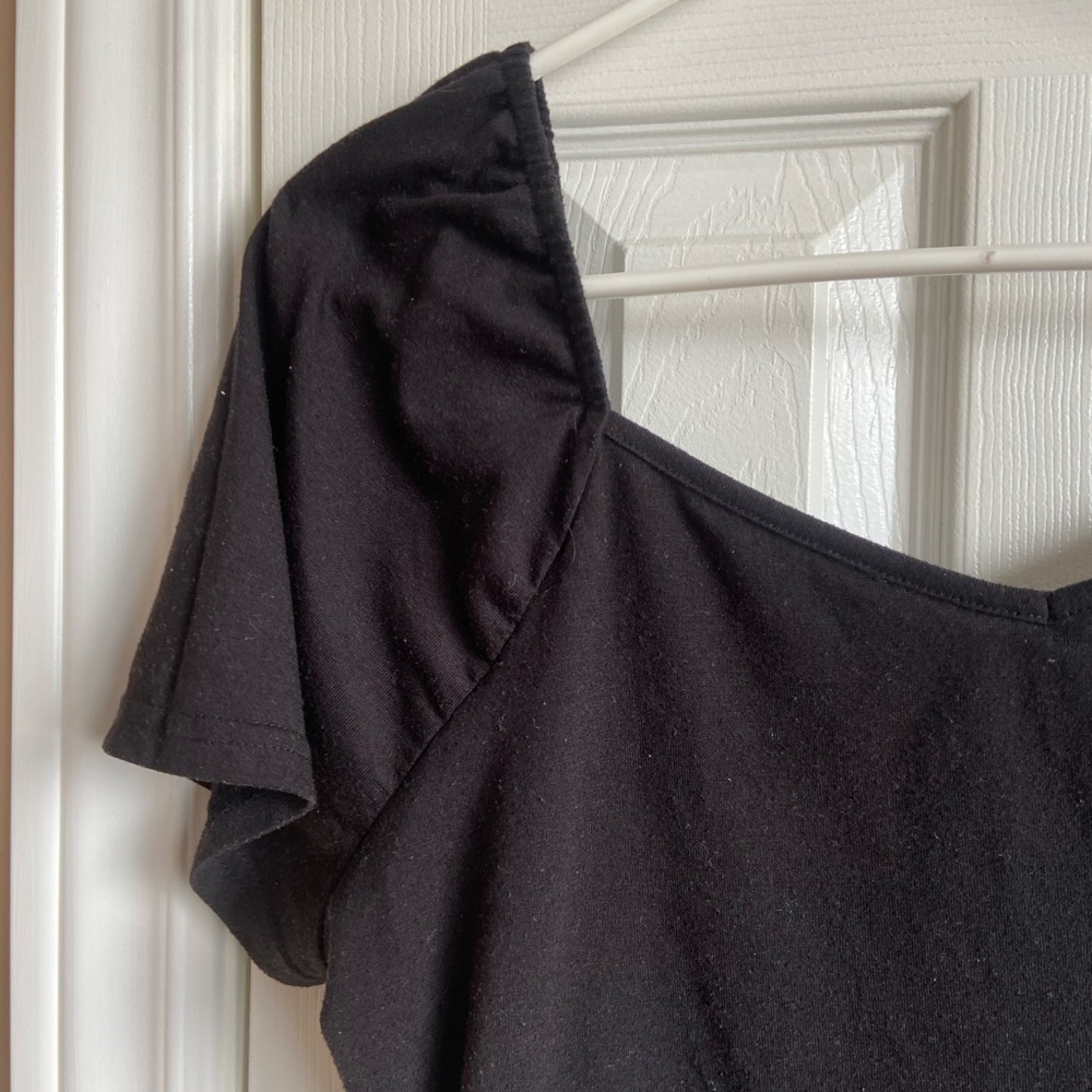 Black Solid Puff sleeve top - Picture 5 of 10